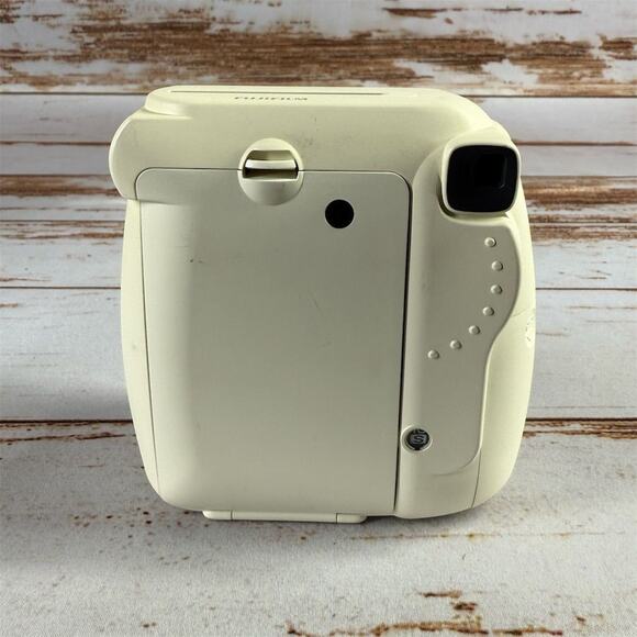 Fujifilm Instax Mini 8 Instant Film Camera White Built-in Flash - Picture 3 of 5